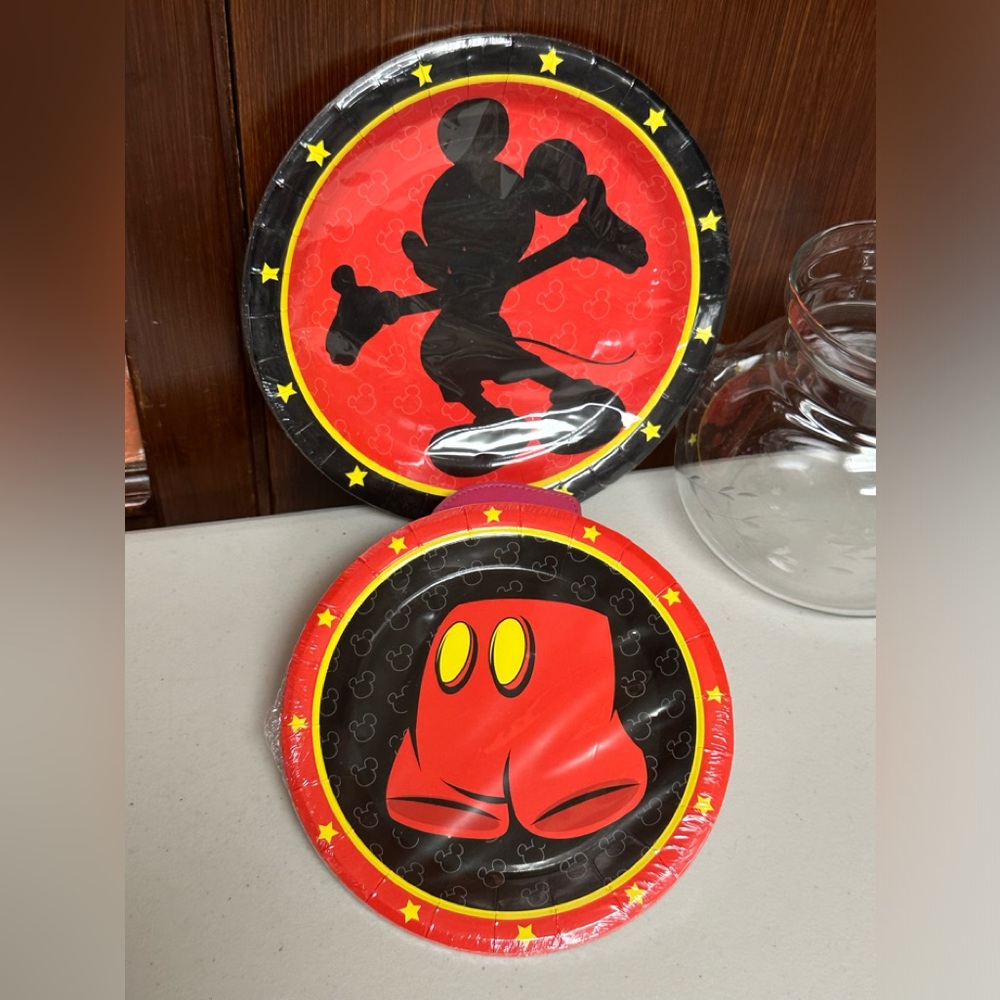 Disney Mickey Mouse party cake plates